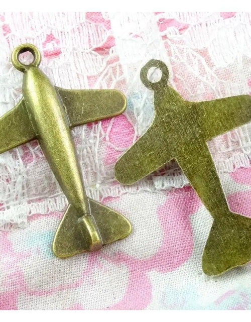 Cargue la imagen en el visor de la galería, Airplane Pendant - KB General Store
